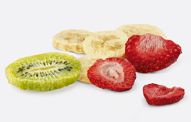 Freeze-dried slices of kiwi, banana and strawberry.